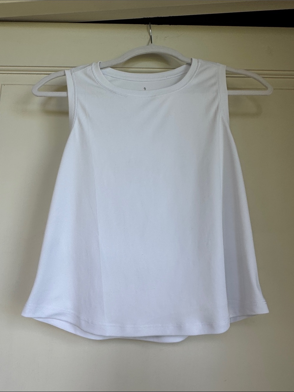 New Without Tag White Sleeveless Women’s Workout Tank Top